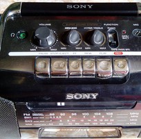 1 Radio, cassette Sony Panasonic dò tay, đang sử dụng