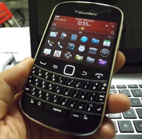 5 Blackberry 9930 máy đẹp, pin trâu