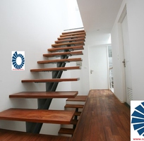 7 Đội ngũ kỹ sư chuyên nghiệp  sàn gỗ giá rẻ tại nhà Chuyên cầu thang gỗ và sắt