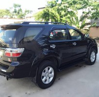 Cho Thuê xe Fortuner màu đen đời 2010 số tự động máy xăng