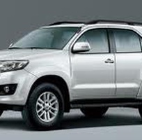 1 Cho thuê xe ô tô 8 chỗ ngồi hiệu TOYOTA FORTUNER , INNOVA đời mới