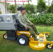 Máy cắt cỏ người lái
