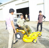12 Máy cắt cỏ người lái