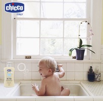 Sữa tắm gội chiết xuất hoa cúc Chicco dành cho mẹ và bé