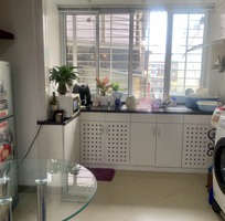 8 Tuyển 02 nv chạy bàn