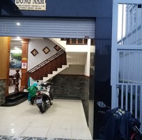 33 Tuyển 02 nv chạy bàn