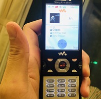 Điện thoại  sony ericsson w995 chất( còn rất mới)