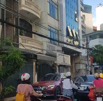 1013 Cần tuyển phụ bán hàng cùng 1013 Cần tuyển phụ bán hàng cùng