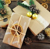 3 20  Cách gói quà đẹp lung linh từ giấy gói quà vintage