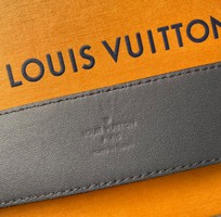 1 Sneaker shoes Louis Vuitton Authentic new 98 fulbox Size : 6  ae chân 40-40,5 đeo vừa