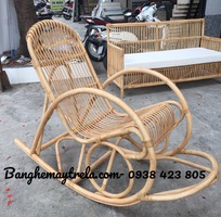 1 Ghế bập bênh mây ngồi đọc sách