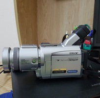 1 Bán gấp máy ảnh canon PowerShot IXUS 960 IS và máy quay Sony Handycam DCR-TRV70 mua từ mới.