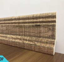 Len chân tường sàn gỗ sản xuất tại nhà máy