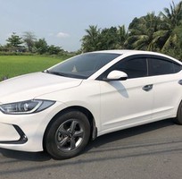 Cần bán xe elantra đk t11/2017 màu trắng