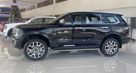 FORD EVEREST TITANIUM GIAO NGAY