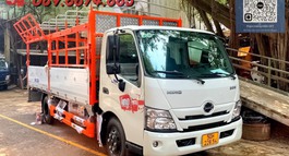 XE TẢI HINO XZU720 3.5 TẤN   HINO XZU720 3.5 TẤN THÙNG MUI BẠT 5M3 MỞ FULL VỈ CÓ THANH CHỐNG