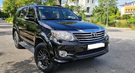 CHÍNH CHỦ BÁN XE TOYOTA FORTUNER ĐỜI 2015 MÀU ĐEN NỘI THẤT KEM, 2.7 MỘT CẦU MÁY XĂNG SỐ TỰ ĐỘNG.