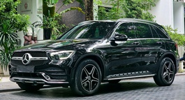 BÁN MERCEDES GLC300 ĐEN NÂU SẢN XUẤT 2022 CHẠY 28000 KM NHƯ MỚI.