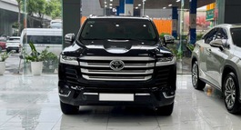 BÁN TOYOTA LAND CRUISER LC300 MÀU ĐEN, NỘI THẤT KEM, SẢN XUẤT 2024.