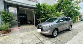 TÔI CẦN BÁN CHIẾC XE Ô TÔ TOYOTA INNOVA 2.0E 2020 MÀU VÀNG ĐỒNG