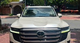 LAND CRUISER LC300 SẢN XUẤT 2021. GIÁ CHỈ LOANH QUANH 4 ĐỒNG.