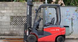 XE NÂNG KHO LẠNH CHO NGÀNH CHẾ BIẾN THỦY HẢI SẢN: TIÊU CHÍ LỰA CHỌN VÀ KINH NGHIỆM VẬN HÀNH