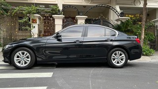BMW 320i LCI 2017 màu đen.nội thất đen ,chính chủ sang tên ũy quyền tùy thích 