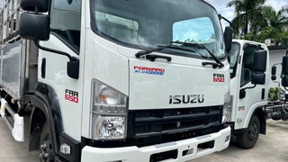 Xe Tải Isuzu FRR650 Thùng Mui Bạt 