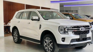 FORD everest 2023 titanium 4x4 nhập khẩu nguyên chiếc 