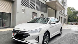 Cần bán gấp Hyundai Elantra 2.0 2019 một chủ, biển TP.HCM 