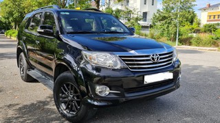 Chính chủ bán xe Toyota Fortuner đời 2015 màu đen nội thất kem, 2.7 một cầu máy xăng...