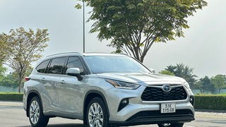 Bán Toyota Highlander Limited Hybrid 2021 full kịch đồ, màu bạc 