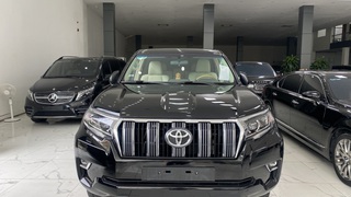 Toyota Land Cruiser Prado VX sản xuất 2019, màu đen, nội thất kem. 