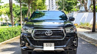 Bán xe Toyota Hilux 2019, số tự động 2 cầu 4x4, màu đen 