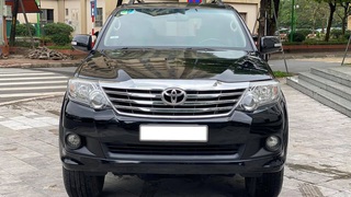 Bán xe Toyota Fortuner 2015, số tự động, máy xăng, màu đen. 