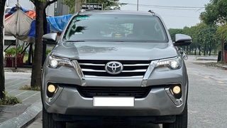 Bán xe Toyota Fortuner 2.8AT 4x4 2020, số tự động, máy dầu, màu bạc. 