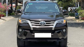 Bán xe Toyota Fortuner 2021, số sàn, máy dầu, màu nâu 