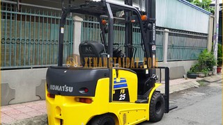 Xe nâng điện Nhật Bản 4m hiệu Komatsu sức nâng 2.5 tấn đời cao 