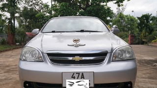 Chevrolet Lacetti 1.6 MT 2011, màu bạc, 5 chỗ ngồi. 