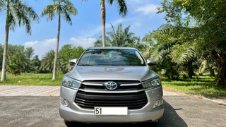 Bán xe Toyota innova 2.0E 2020, số sàn, màu bạc. 