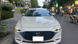 Bán xe Mazda 3 Luxury 2022, số tự động 1.5L, màu trắng. 