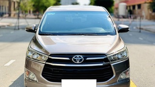 Bán xe Toyota innova 2.0E 2019, số sàn, màu đồng. 