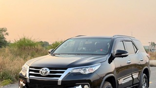 Bán xe Toyota Fortuner 2018 2.7V 4x2 AT xăng, màu đen. 