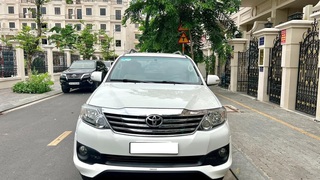 Bán xe Toyota Fortuner TRD 2016, số tự động, máy xăng 2.7V, màu trắng. 