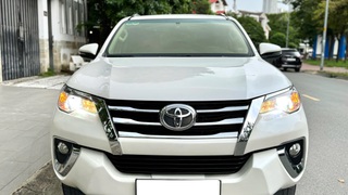 Bán xe Toyota Fortuner 2020 2.4G 4x2 AT dầu, màu trắng. 