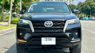 Bán xe Toyota Fortuner 2022 2.4L 4x2 MT, màu đen. 
