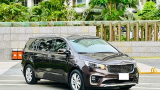 Bán xe Kia Sedona Luxury 2.2D Full dầu 2021, màu nâu. 