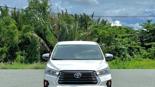 Bán xe Toyota innova 2.0G AT 2022, màu trắng. 
