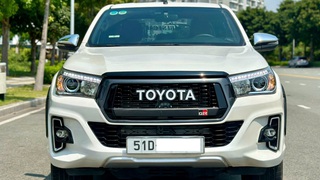 Bán xe Toyota Hilux 2.8L 4x4 AT 2020, màu trắng. 