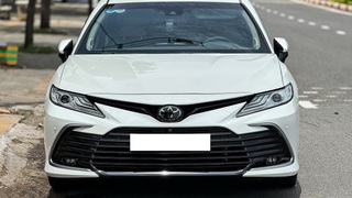 Bán xe Toyota Camry 2.5Q 2024, màu trắng. 